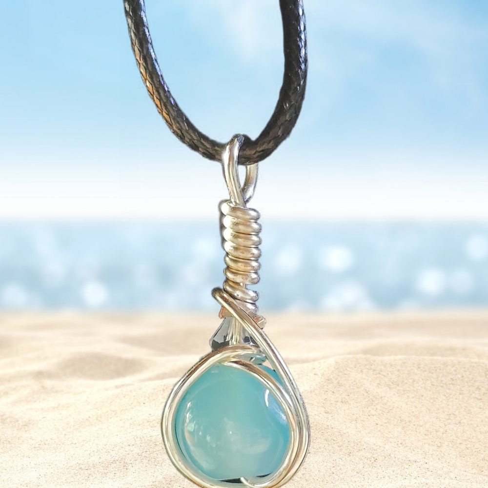 Elegant Silver and Blue Pendant Necklace